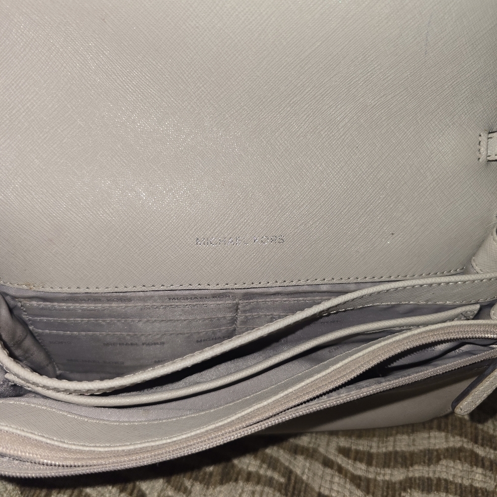 Michael Kors Jet Set Travel Crossbody Wallet Purse Beige - Picture 4 of 6